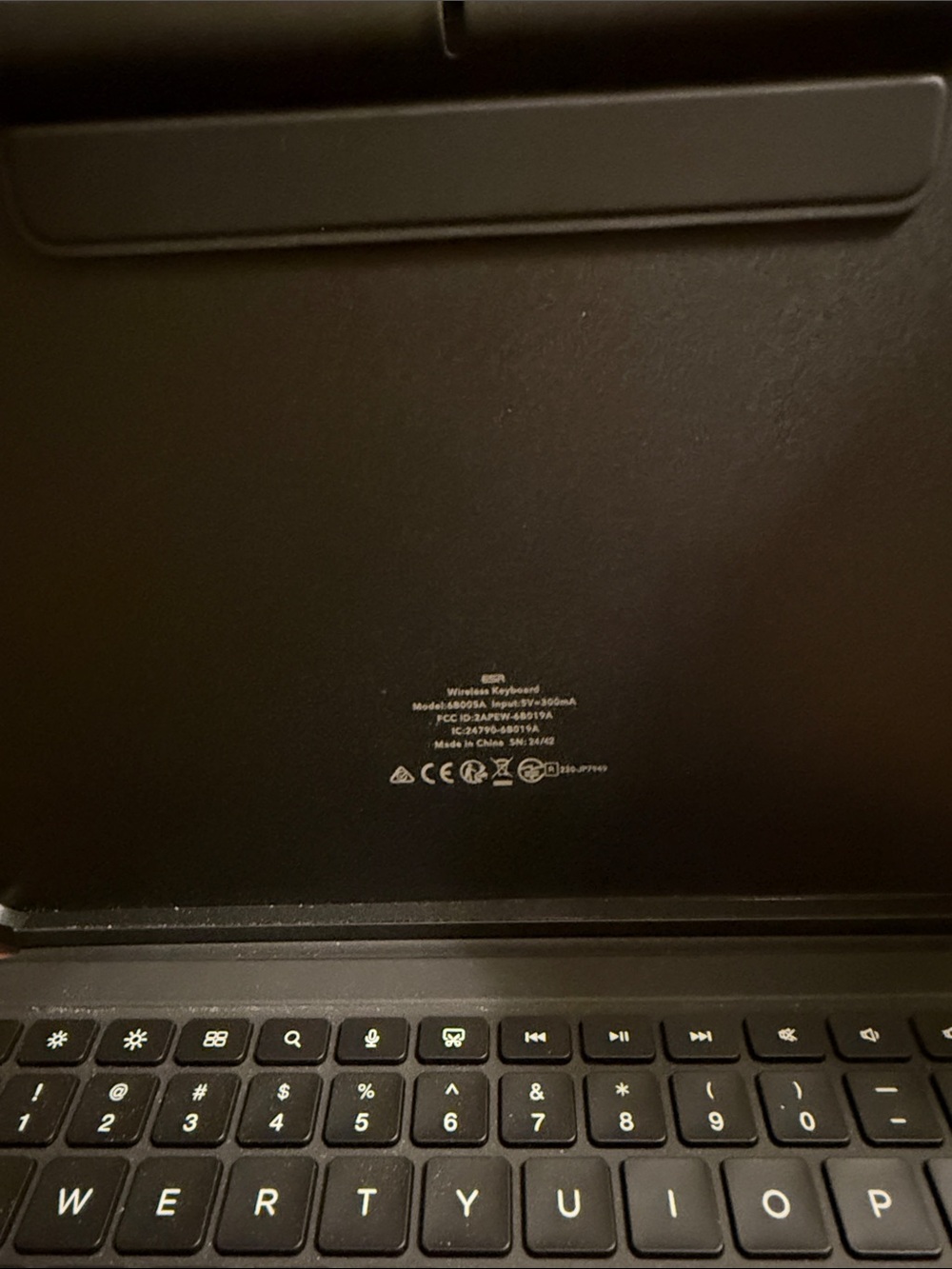 ESR Wireless Bluetooth Keyboard Case – Black